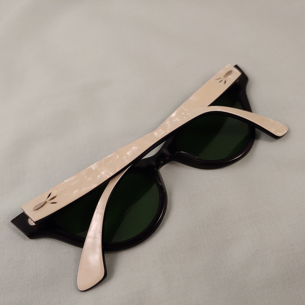 True Vintage RAY-BAN B&L Cats Eye Sunglasses +Case - Picture 7 of 8